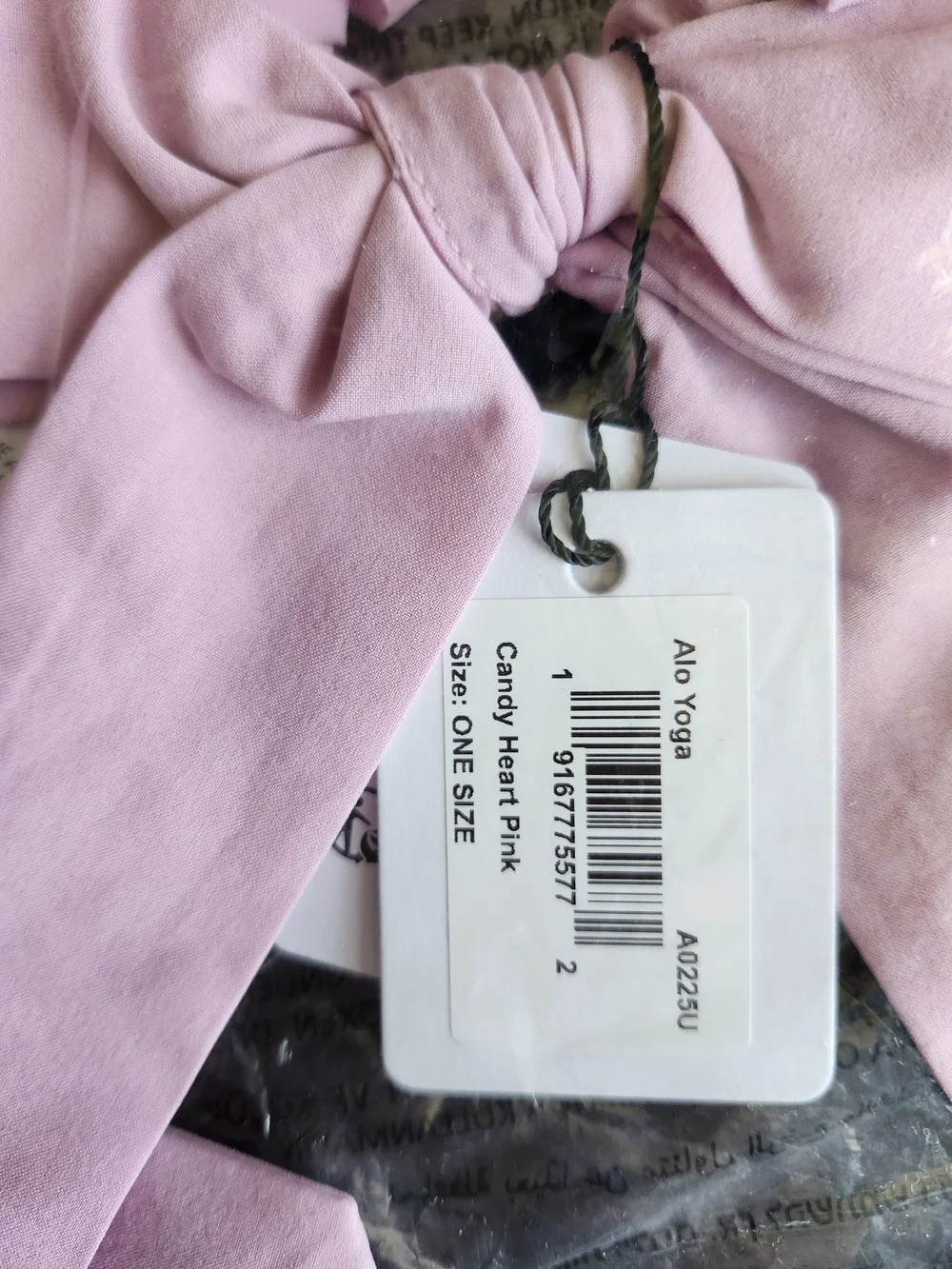 NWT Alo Yoga Love Knots Tie Scrunchie Candy Heart Pink Bow Hair Tie